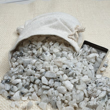 Load image into Gallery viewer, Moonstone Polished Chips
