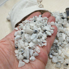 Load image into Gallery viewer, Moonstone Polished Chips
