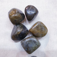 Load image into Gallery viewer, Labradorite
