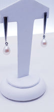 Load image into Gallery viewer, Fresh Water Pearl Earrings

