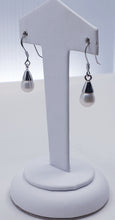 Load image into Gallery viewer, Sterling Silver Fresh Water Pearl Earings
