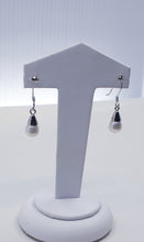 Load image into Gallery viewer, Sterling Silver Fresh Water Pearl Earings
